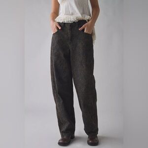 NWT BDG Logan Boyfriend Printed Buckle Baggy Barrel Leg Jean Leopard Size 27